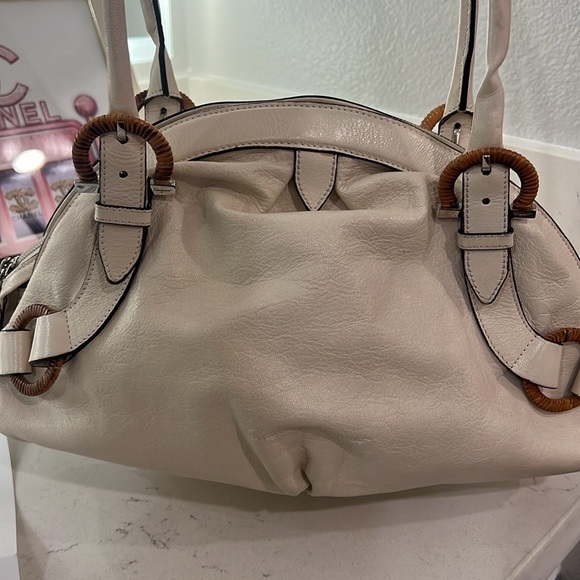 Salvatore Ferragamo shoulder bag with COA EUC cream color - Picture 5 of 17